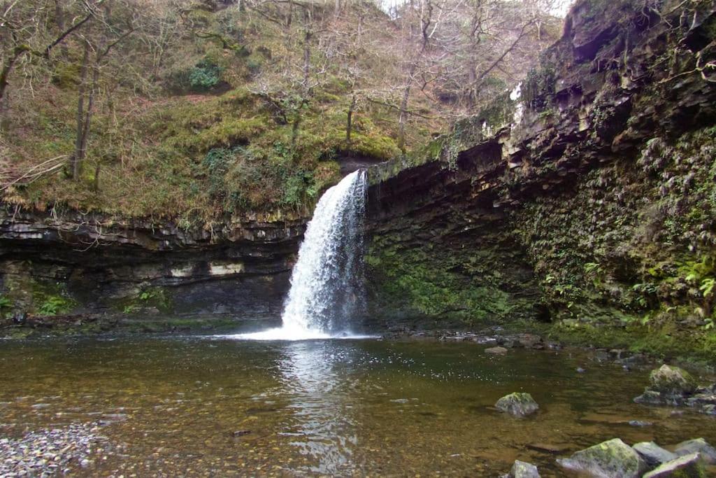 Mellte Avenue - Waterfalls House Pontneddfechan Exteriör bild
